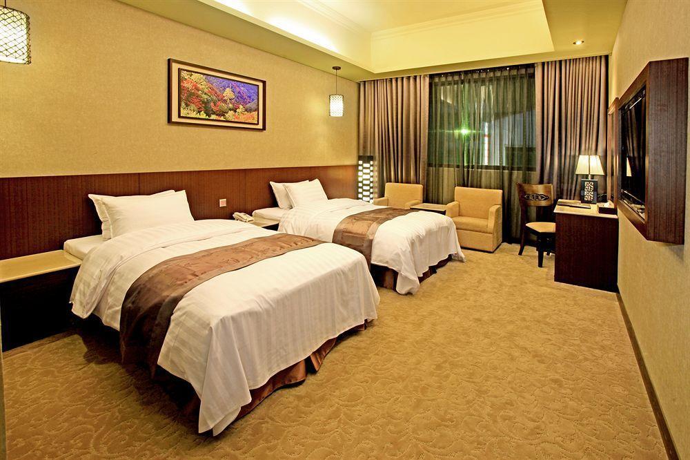 Guanko Hotel Чиай Сити Екстериор снимка