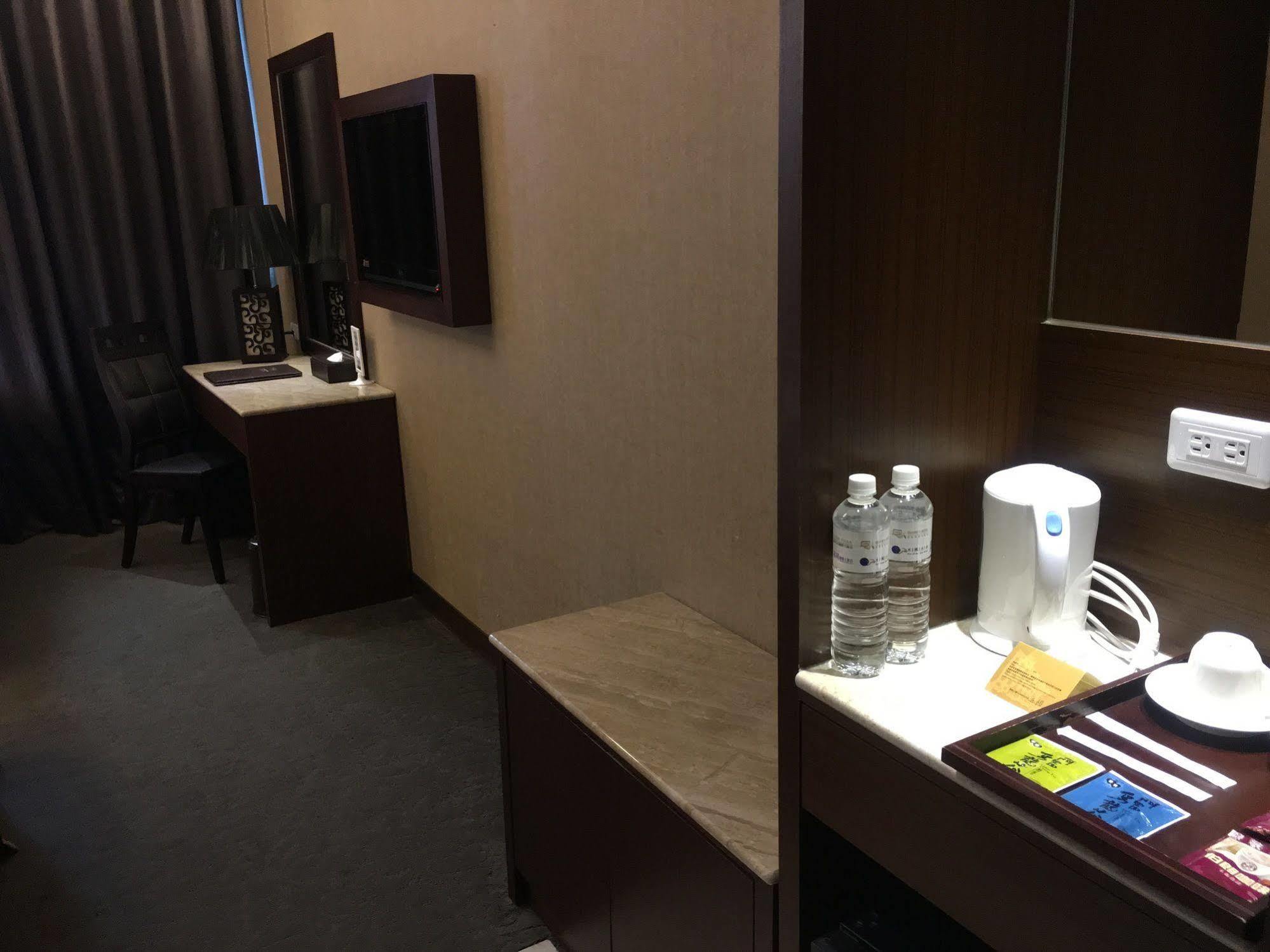 Guanko Hotel Чиай Сити Екстериор снимка